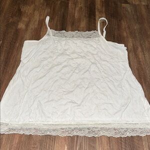 Maurices White Solid Lace‎ Trim Crinkle Camisole Tank Spaghetti Straps size 3